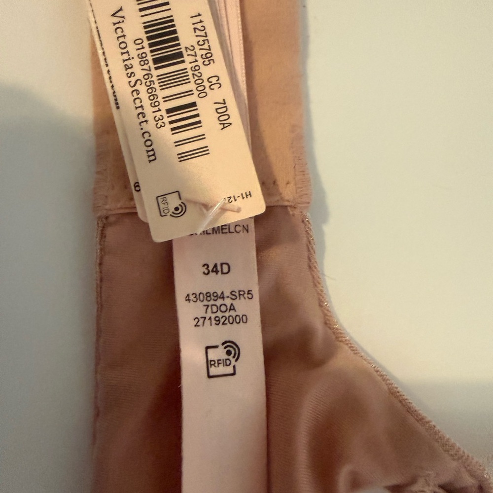 New with TAGS! Victoria's Secret Rosy Blush Shimmery T-Shirt Bra (New) - Picture 8 of 11